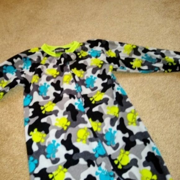 Boys Fleece Footed Pajamas Sleeper Camo Skulls 4 - Picture 4 of 5